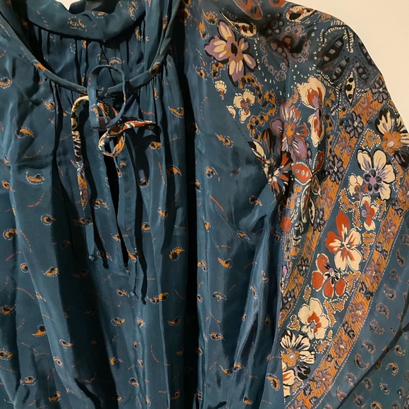 Vintage from 1975 Silk Gown with Paisley Brown and Blue Design Size: Onesize - Picture 4 of 6